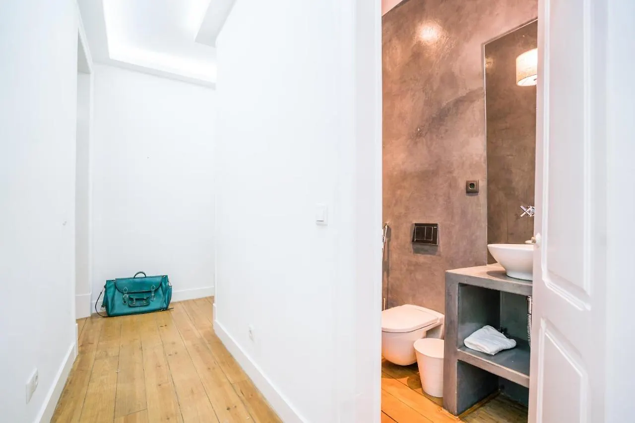Estrela Neoclassical Apt- River View Lisbon Apartment