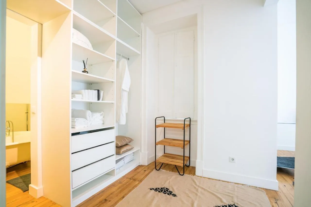 Estrela Neoclassical Apt- River View Lisbon Apartment