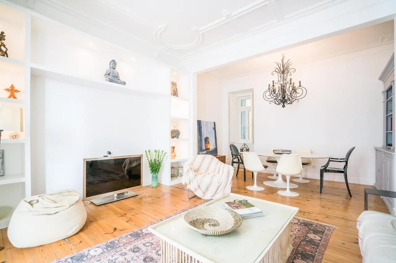 Estrela Neoclassical Apt- River View Lisbon Portugal