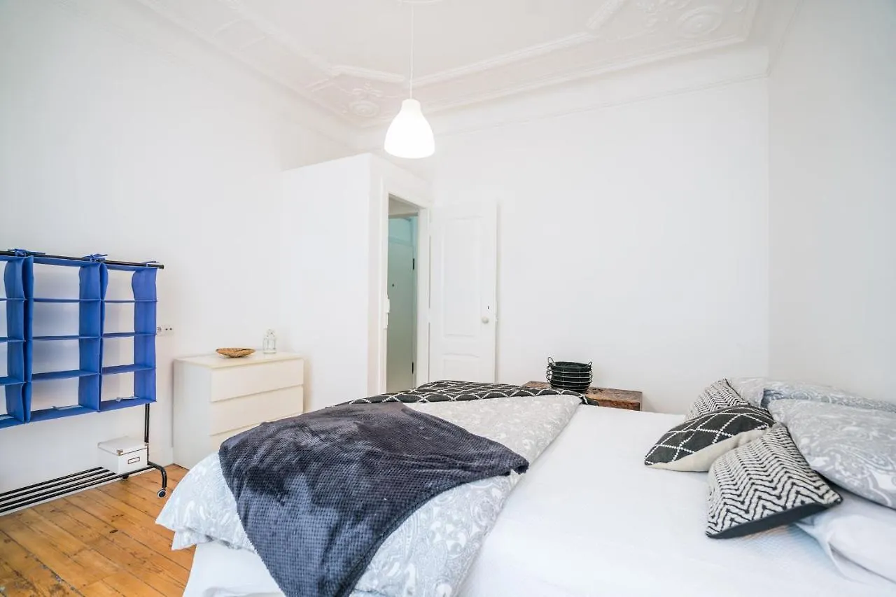 Estrela Neoclassical Apt- River View Lisbon Portugal