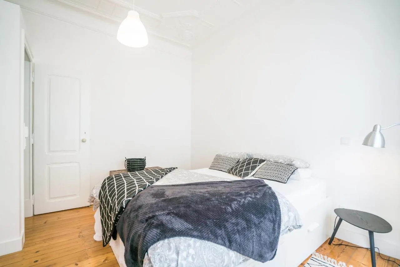 Estrela Neoclassical Apt- River View Lisbon Apartment